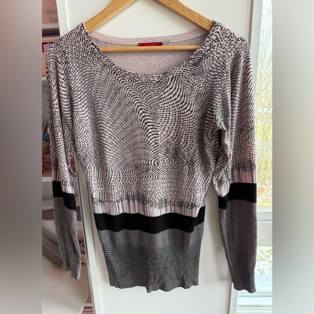 Cyrus RED EUC Abstract Knit Sweater Pink Black Gray Medium